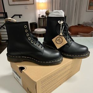 Dr Martens VEGAN 1460 FELIX LACE UP BOOTS Size 9